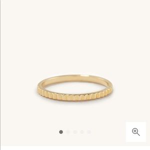 Mejuri ring, eternity line band